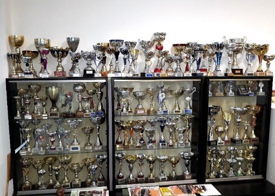 Osvojeni pokali krasijo prostore društva